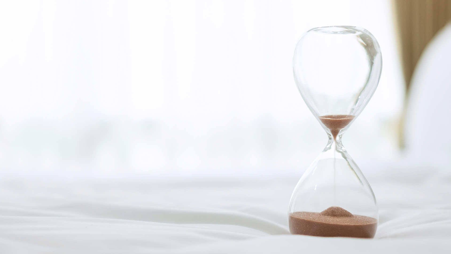 Sand clock on the bed